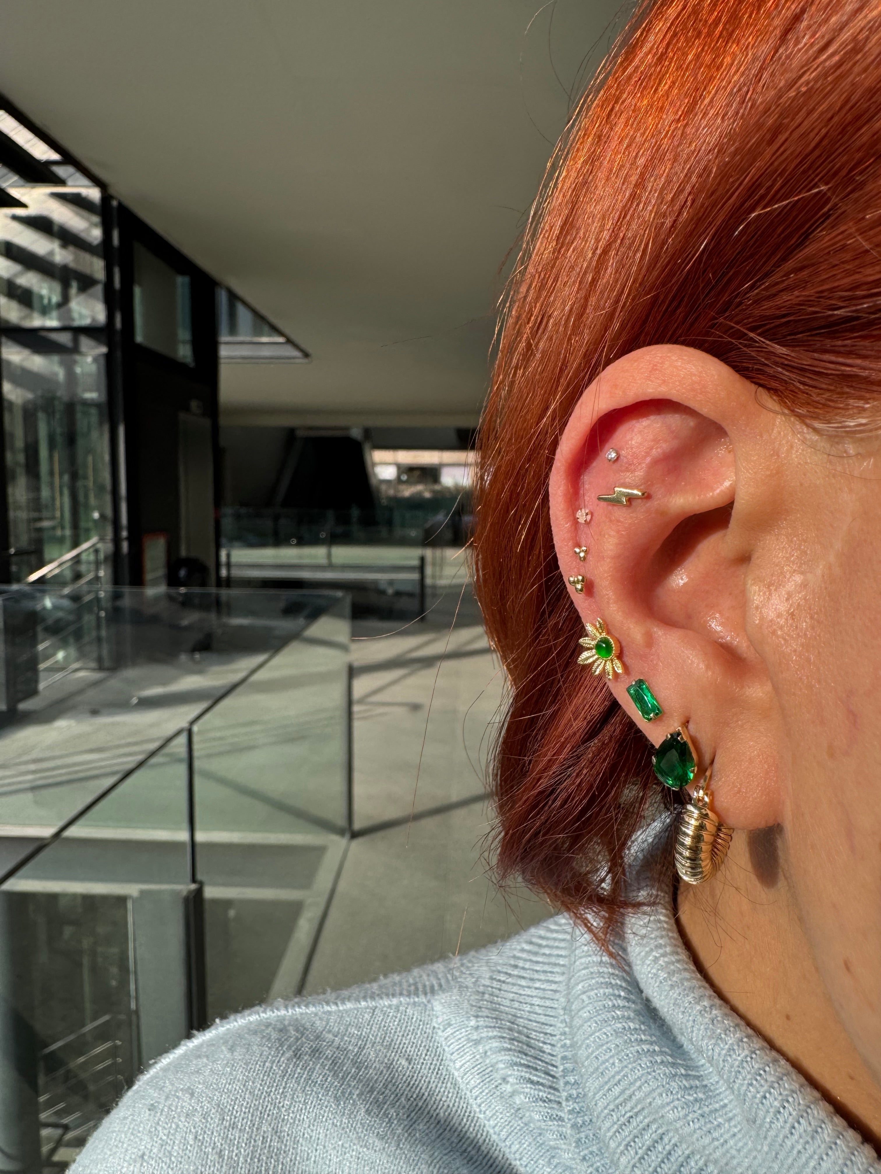 Piercing rectangulo verde oro
