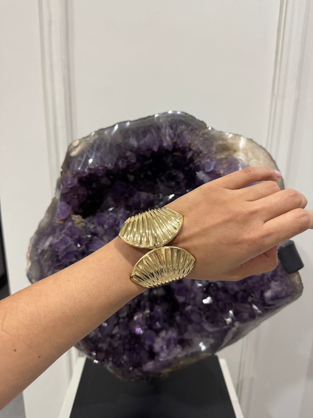 Shell statement bracelet