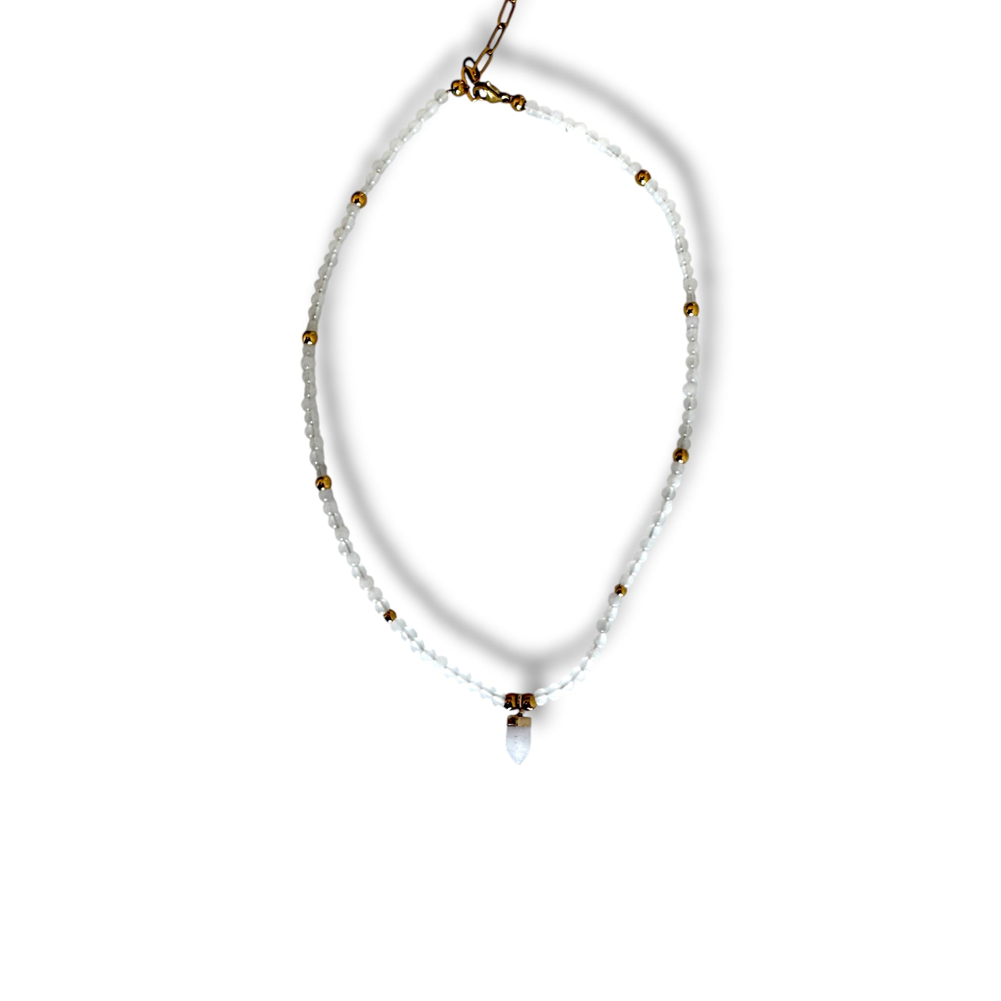Collar cuarzo blanco y piedras blancas