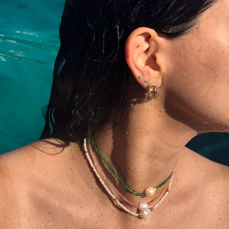 Collar perla barroca y piedras verde