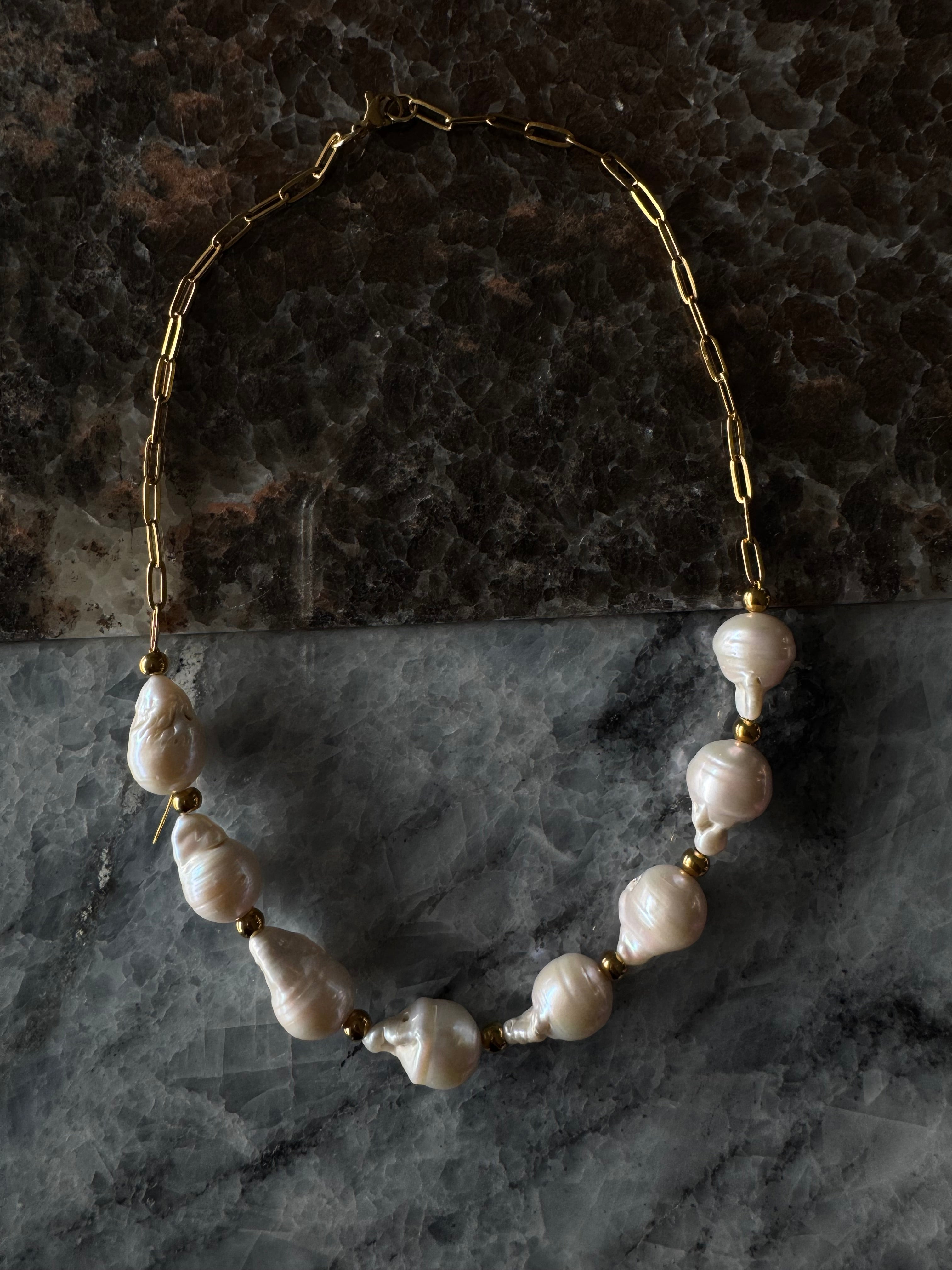 Collar de perlas barrocas