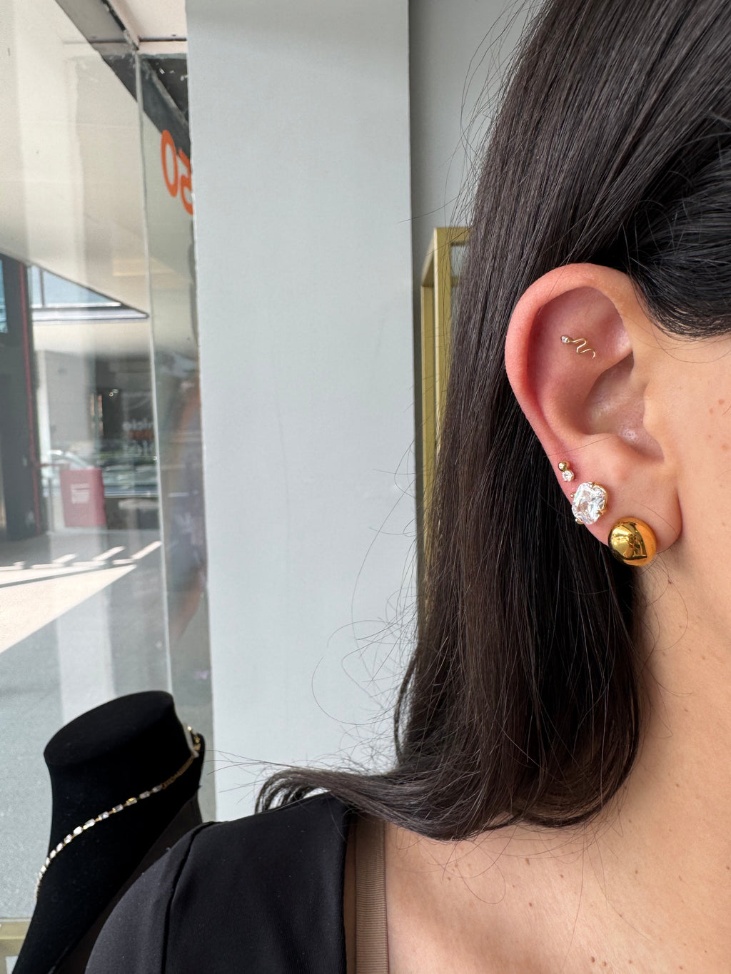 Studs básicos zirconia dorados