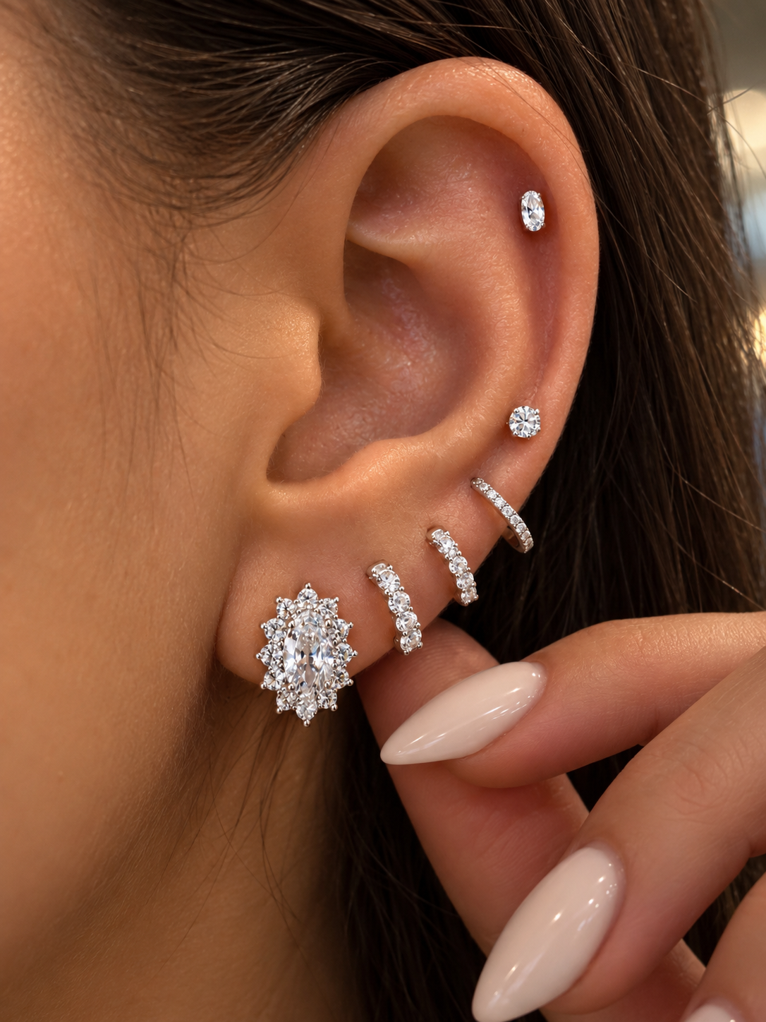 White Naxos studs