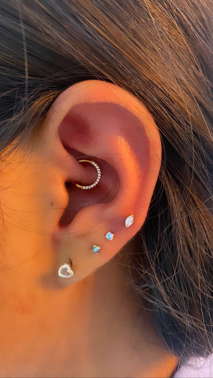 Piercing daith plateado titanio