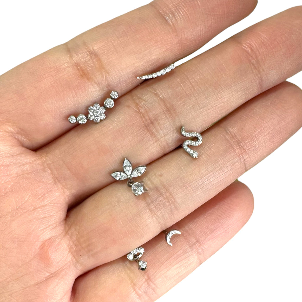 Piercing mini luna plateada titanio