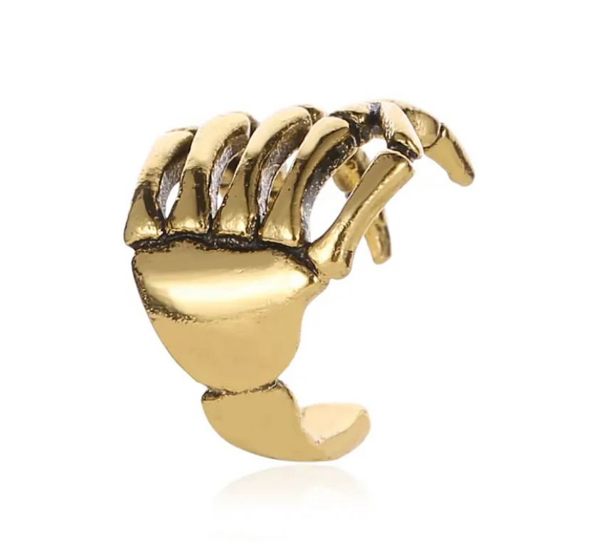 Earcuff de mano calavera